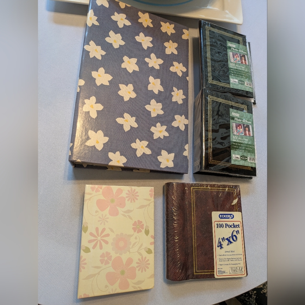 5 Hardcover 4x6" Photo Albums. Pockets For 900 Pictures.